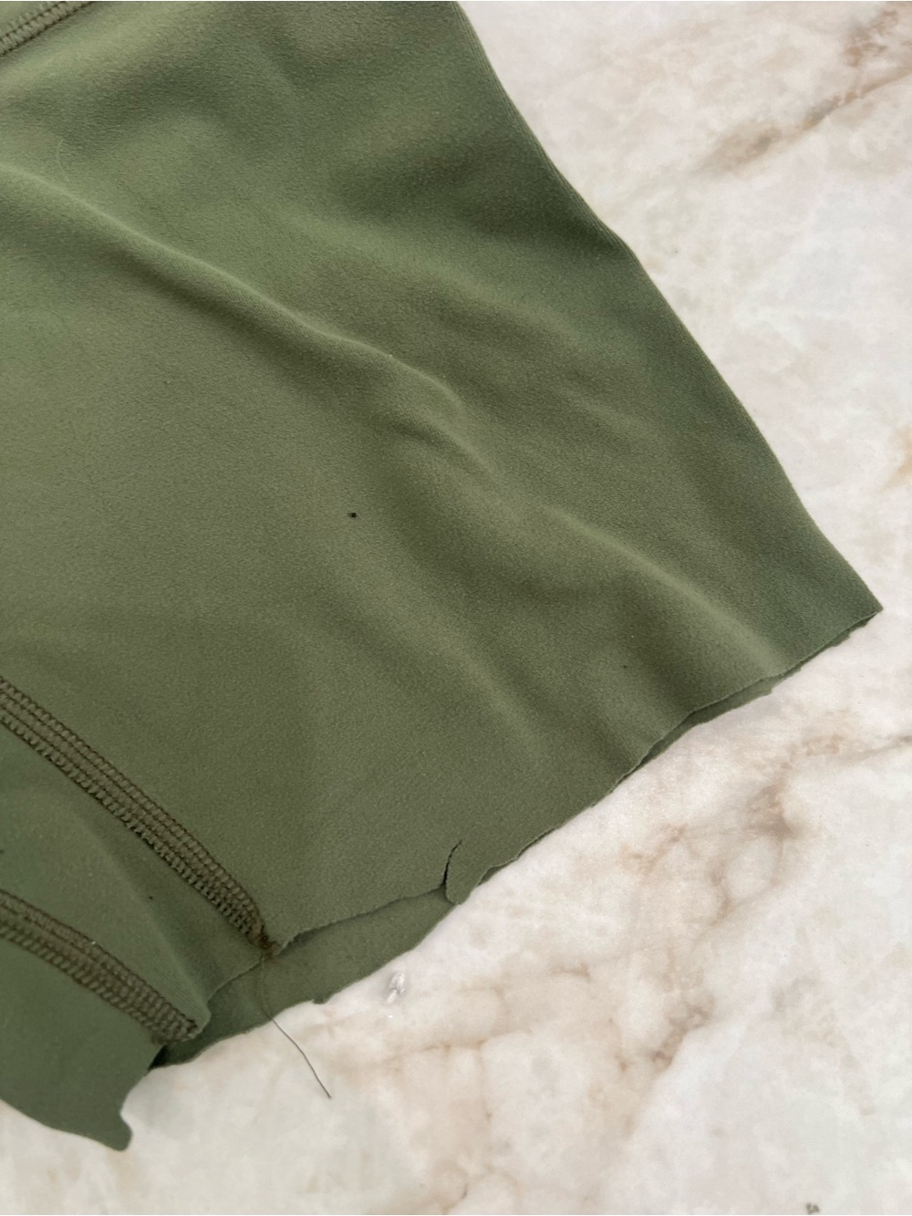 FLAWED Lululemon Green Floral Shorts Size 0 - Picture 3 of 4